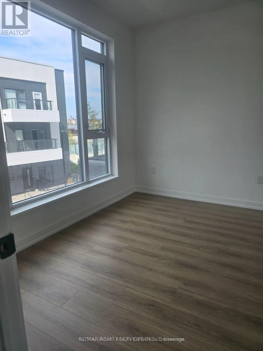 203 - 10 LAGERFELD DRIVE
