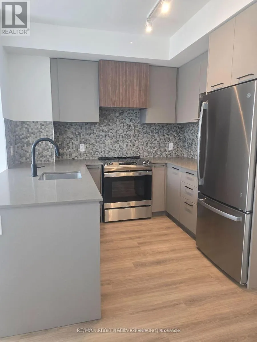 203 - 10 LAGERFELD DRIVE