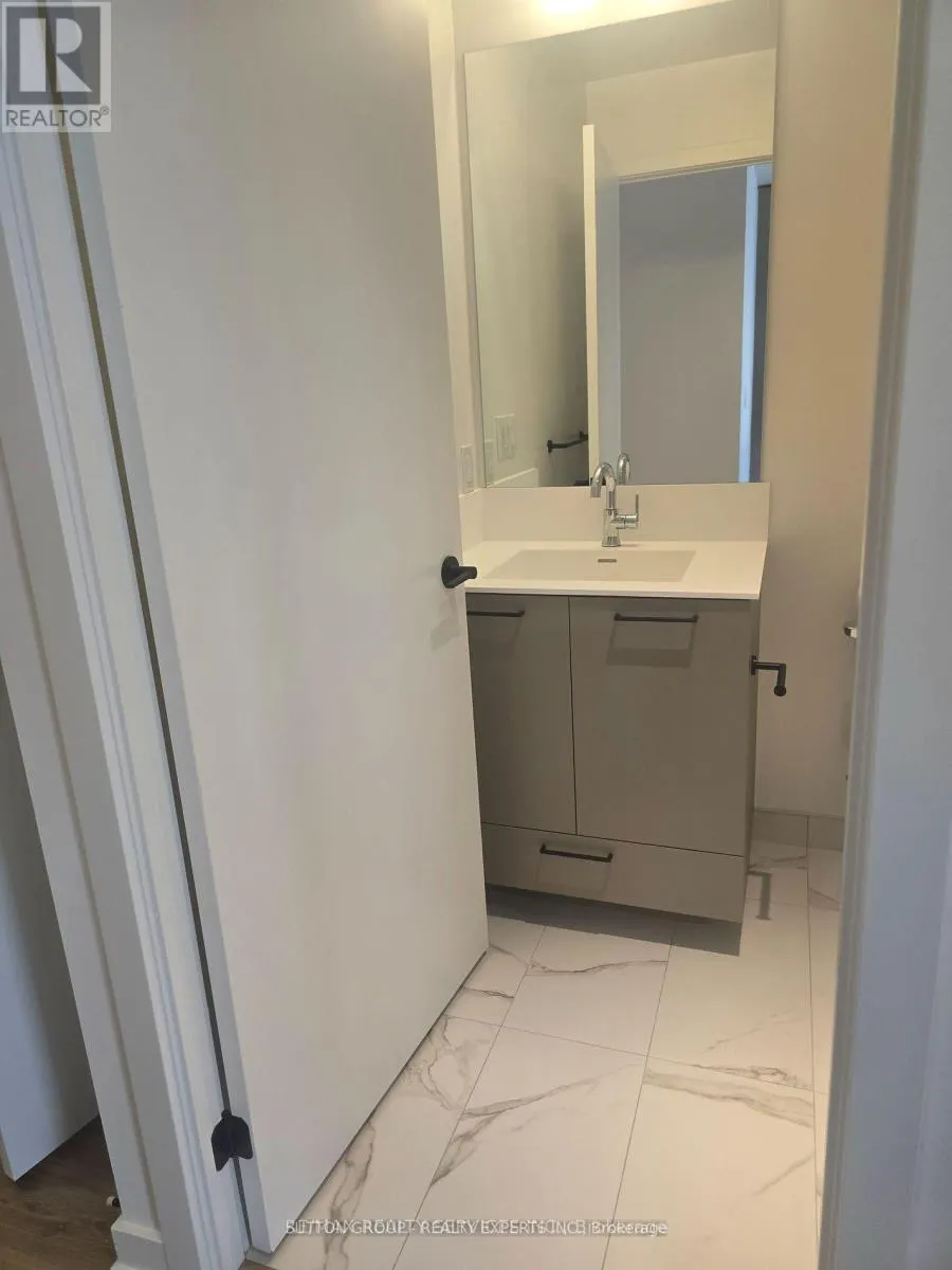 203 - 10 LAGERFELD DRIVE