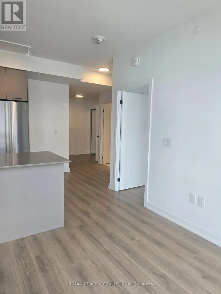 203 - 10 LAGERFELD DRIVE