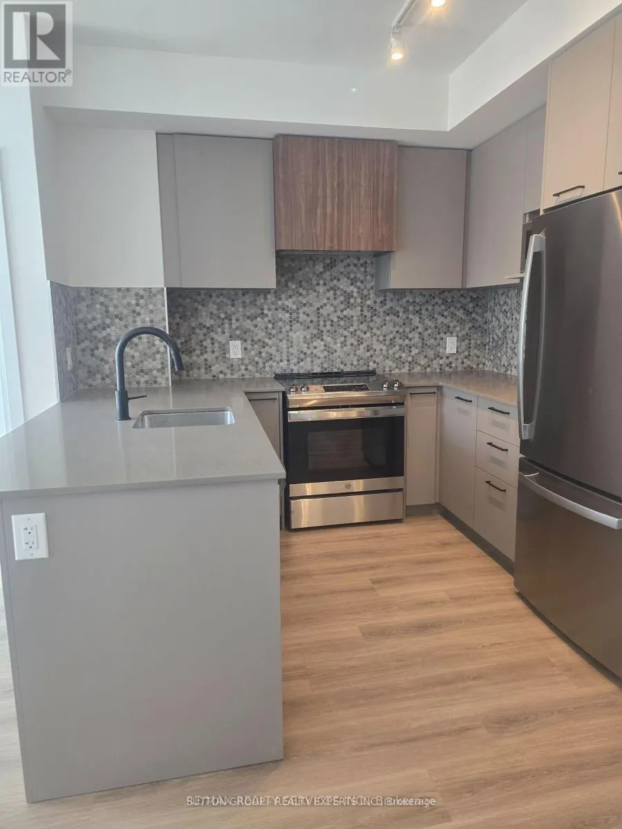 203 - 10 LAGERFELD DRIVE