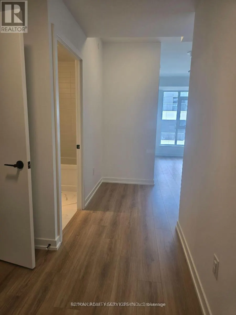 203 - 10 LAGERFELD DRIVE