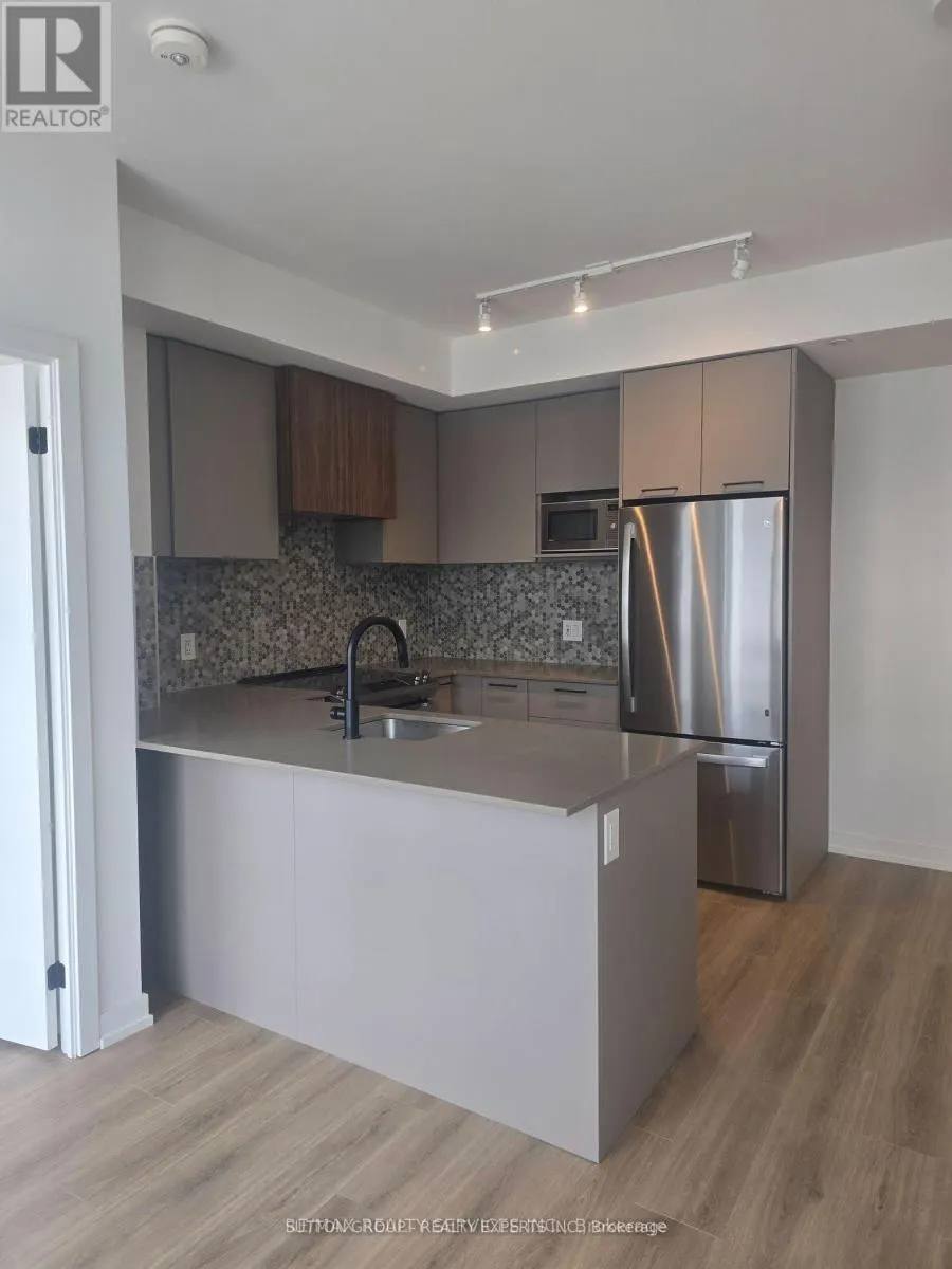 203 - 10 LAGERFELD DRIVE