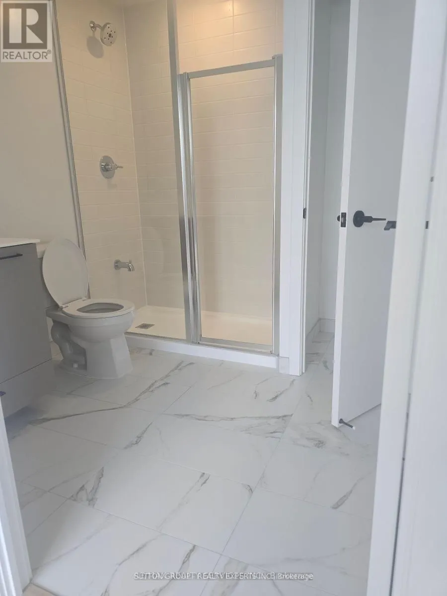 203 - 10 LAGERFELD DRIVE