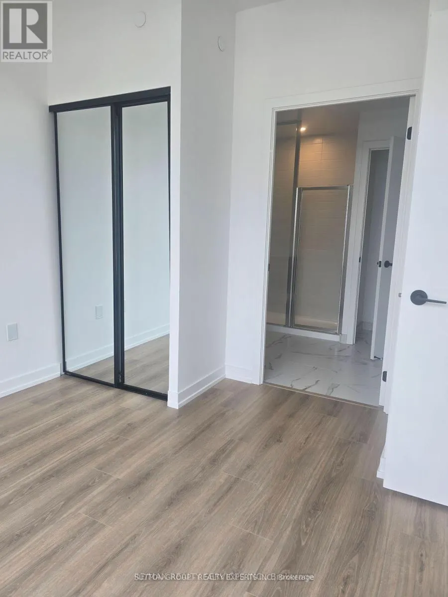 203 - 10 LAGERFELD DRIVE