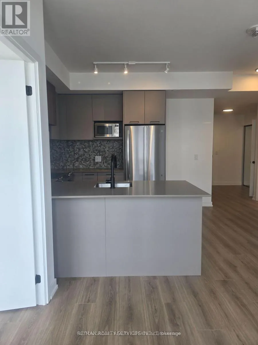 203 - 10 LAGERFELD DRIVE
