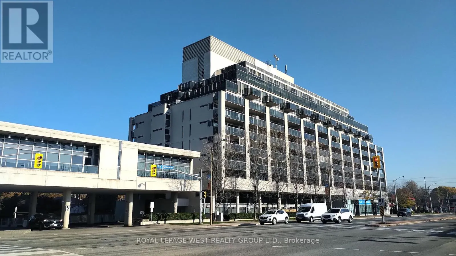 217 - 1040 THE QUEENSWAY