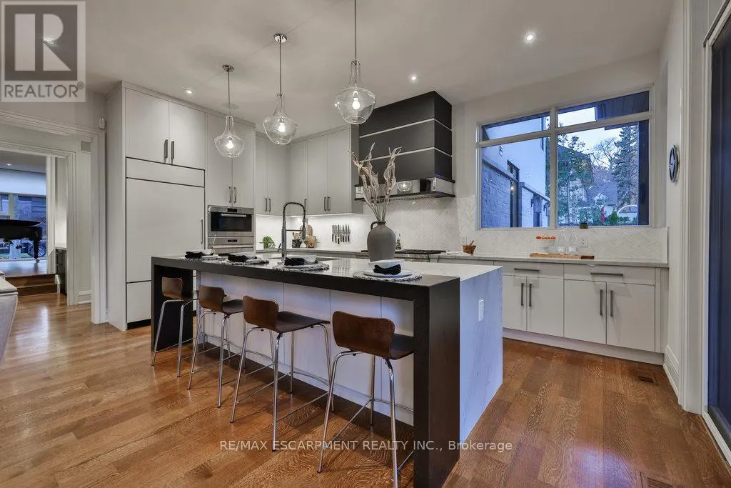 1293 WOODLAND AVENUE