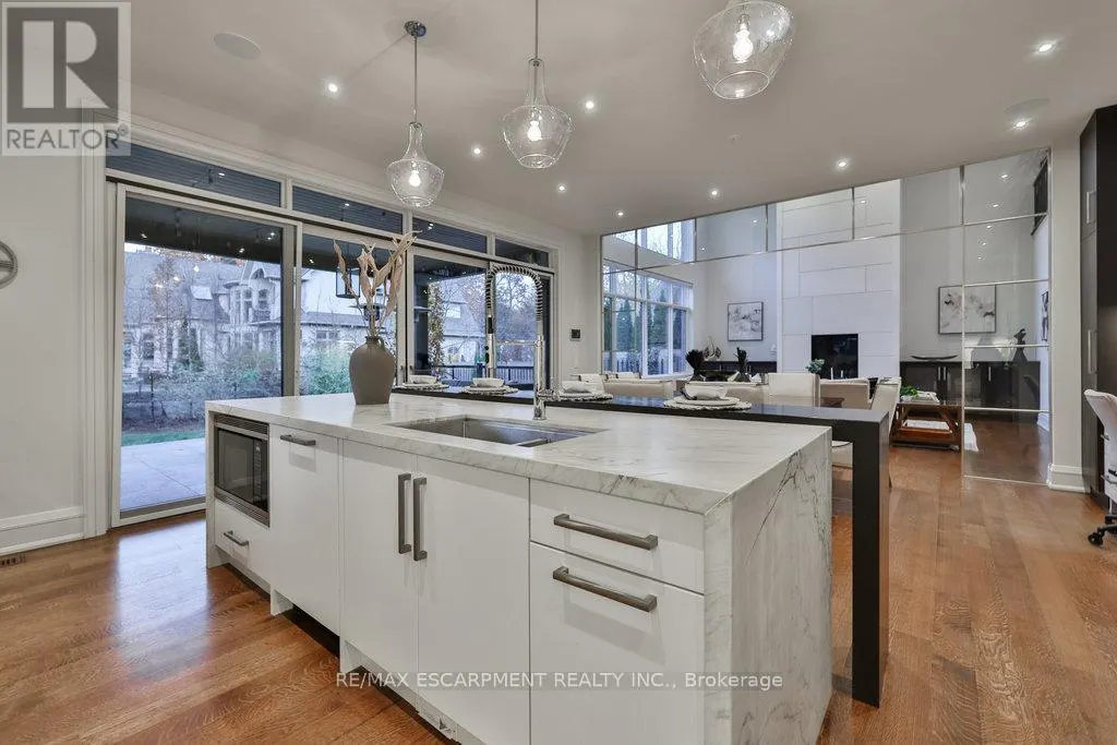 1293 WOODLAND AVENUE