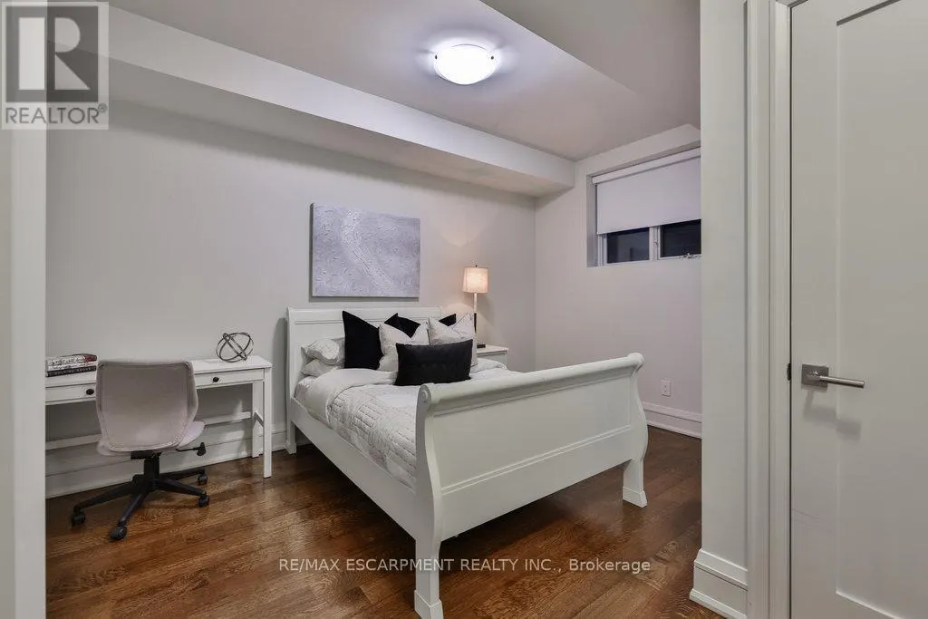1293 WOODLAND AVENUE