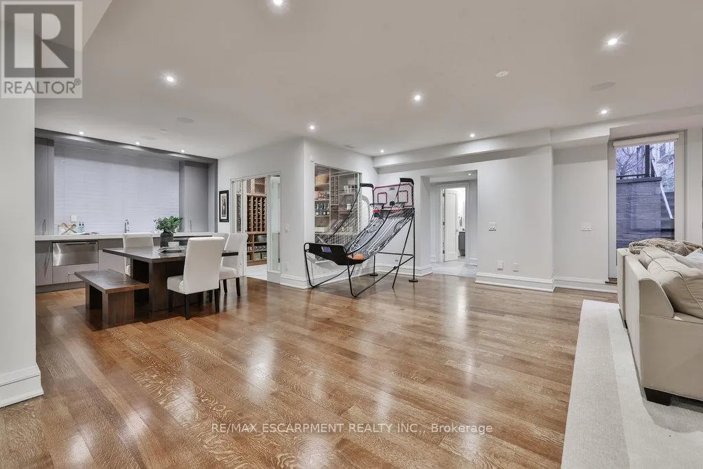 1293 WOODLAND AVENUE