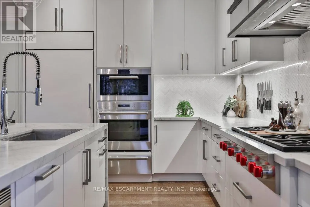 1293 WOODLAND AVENUE