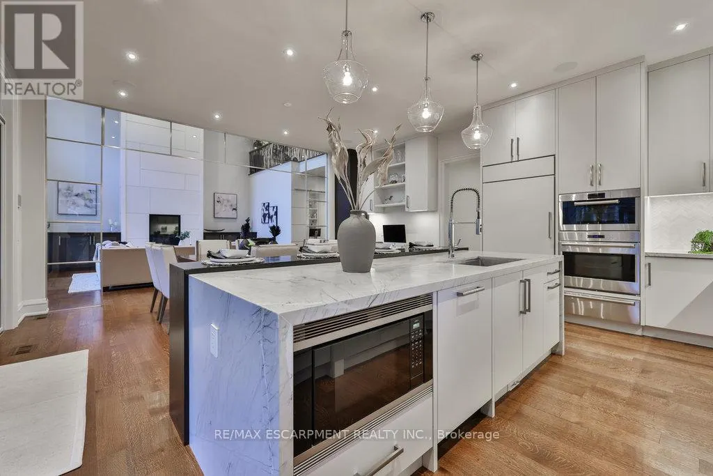 1293 WOODLAND AVENUE