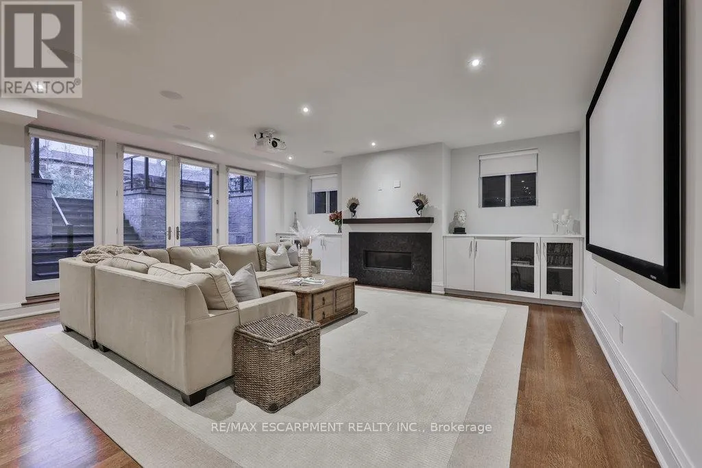 1293 WOODLAND AVENUE