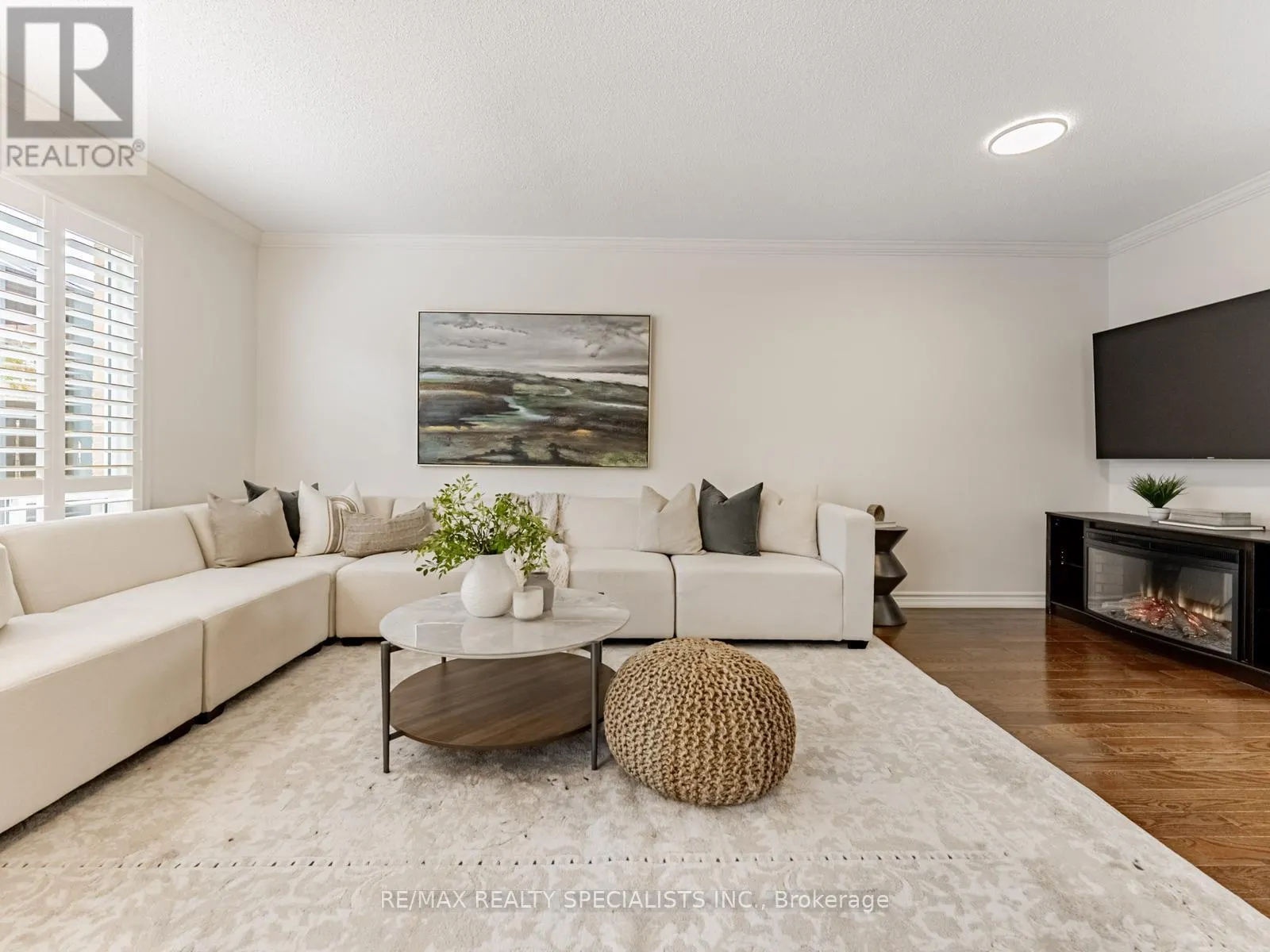 2418 BAINTREE CRESCENT