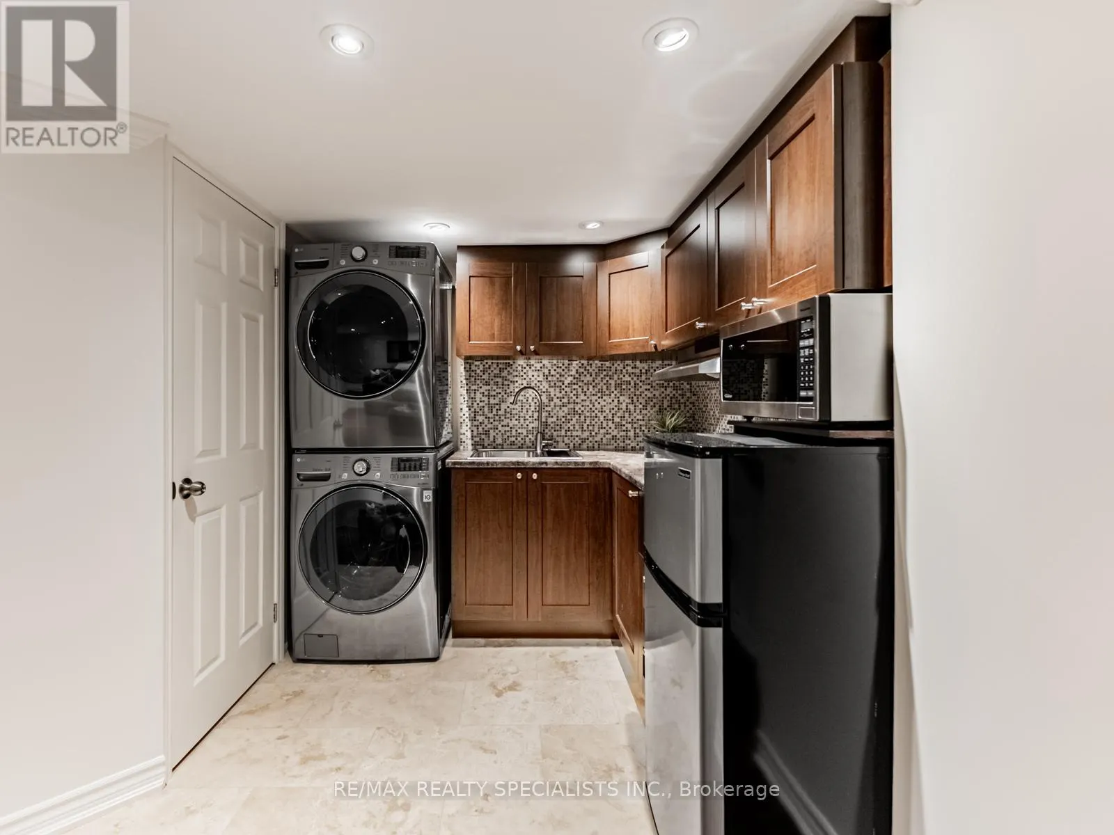 2418 BAINTREE CRESCENT