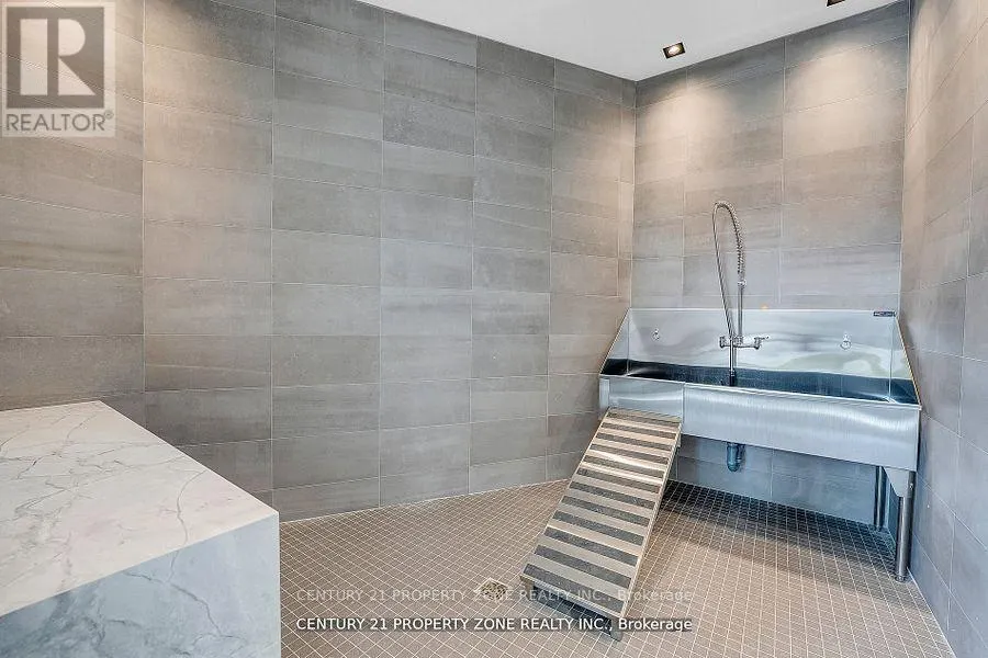 417 - 509 DUNDAS STREET