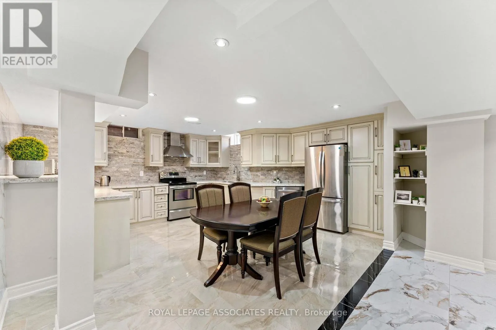 88 SHOWBOAT CRESCENT