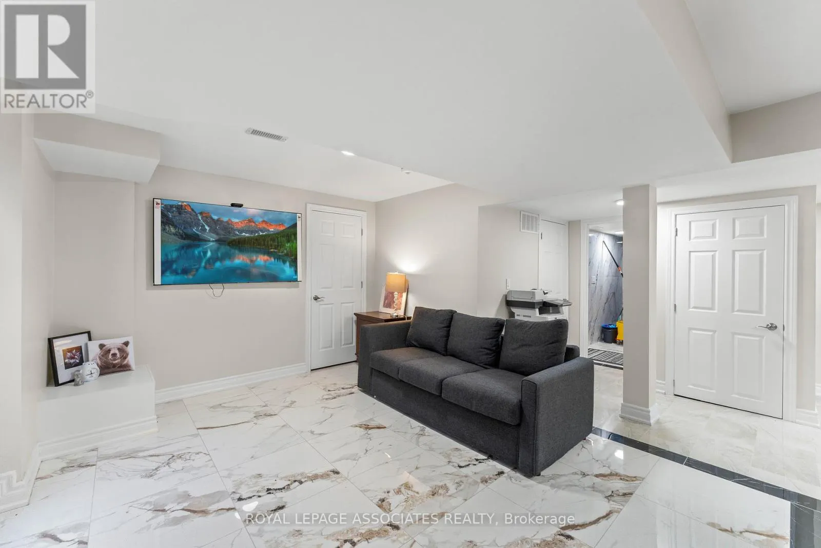 88 SHOWBOAT CRESCENT