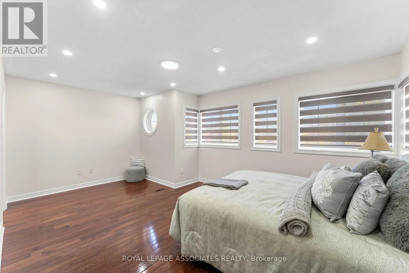 88 SHOWBOAT CRESCENT