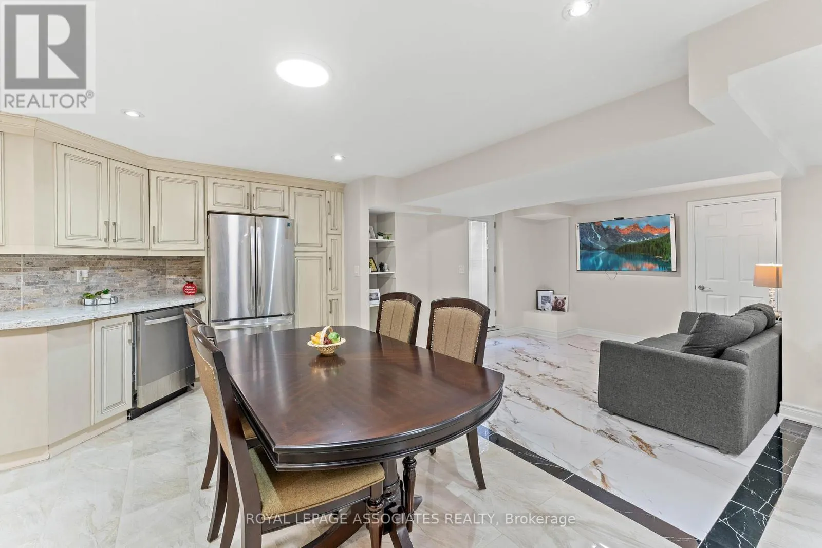 88 SHOWBOAT CRESCENT