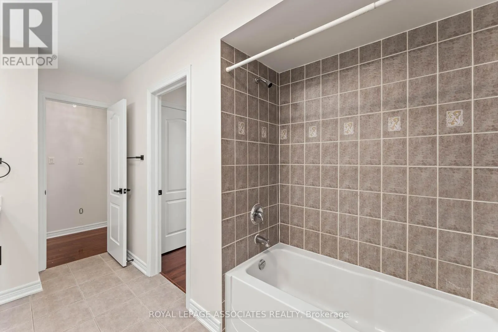 88 SHOWBOAT CRESCENT