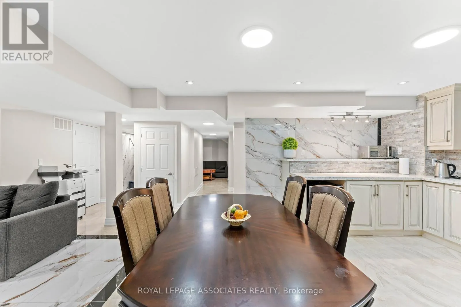 88 SHOWBOAT CRESCENT