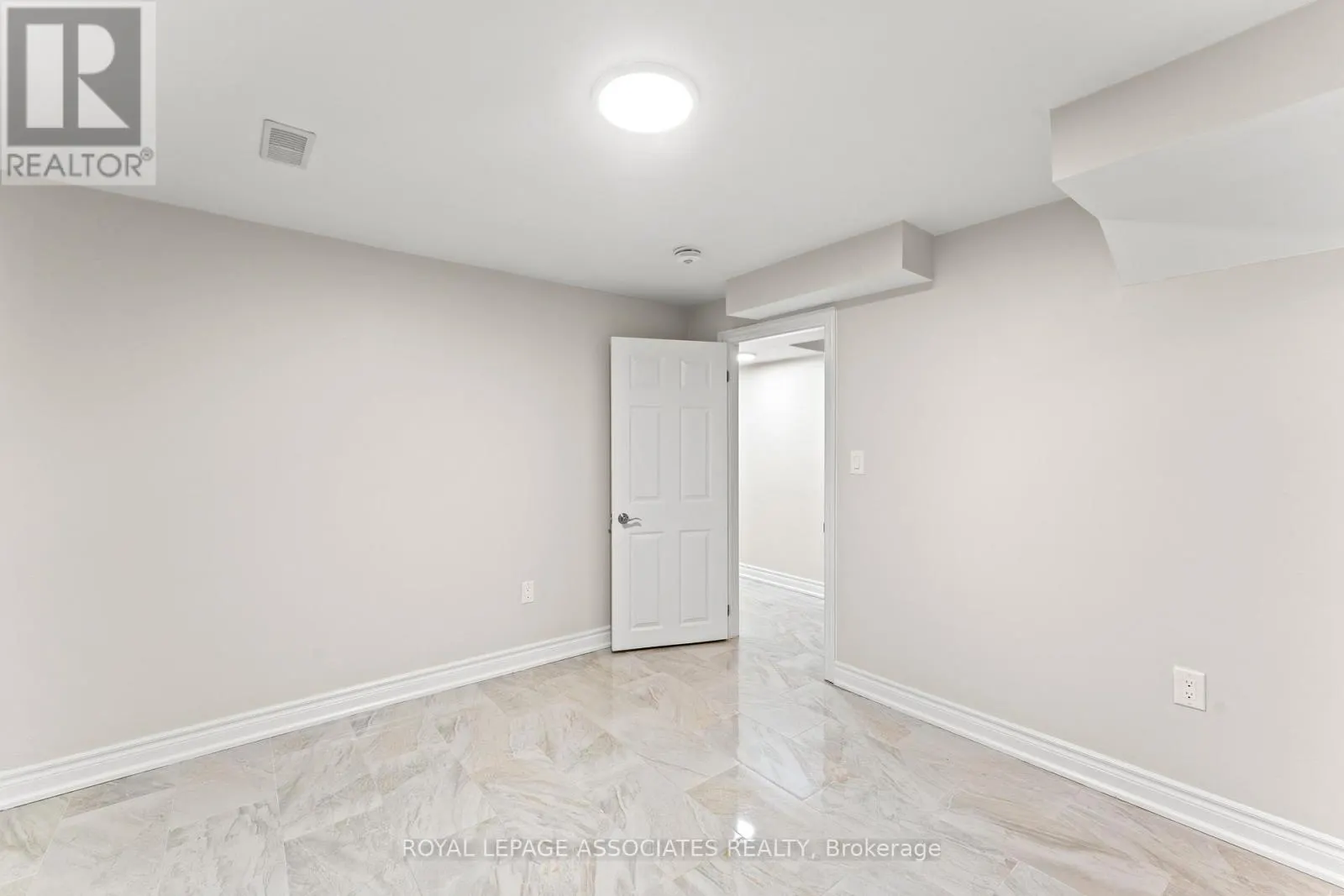 88 SHOWBOAT CRESCENT