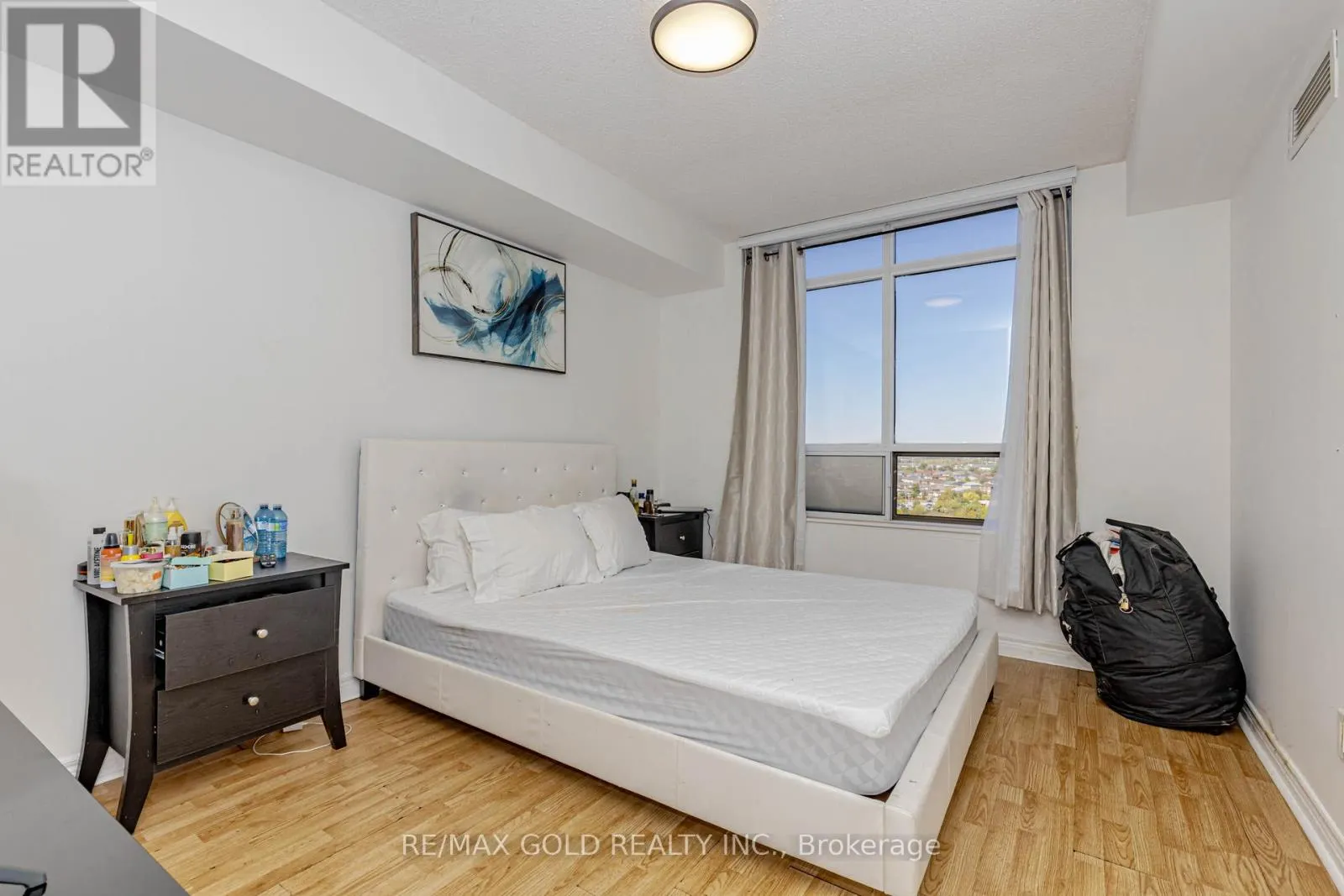 1204 - 710 HUMBERWOOD BOULEVARD