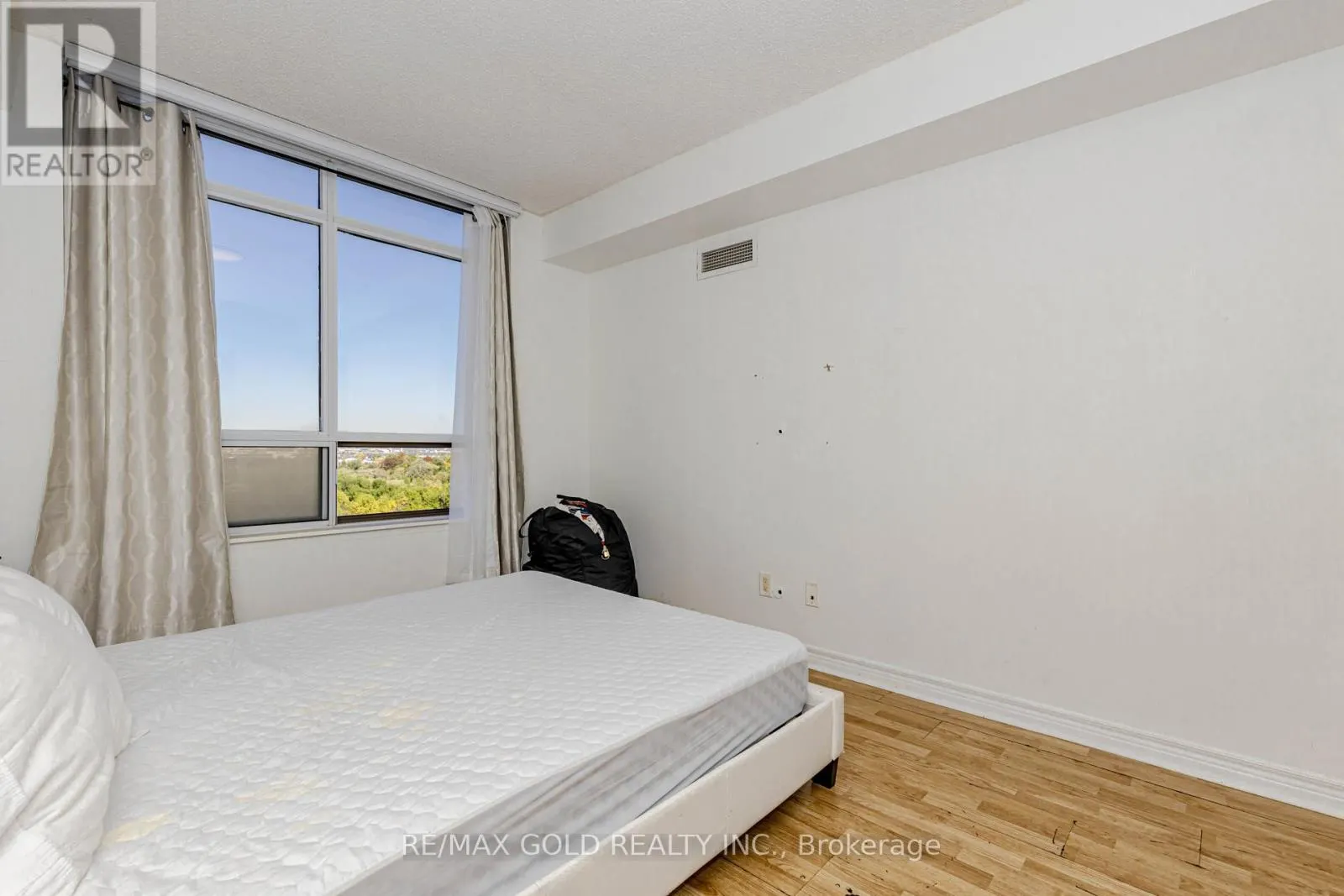 1204 - 710 HUMBERWOOD BOULEVARD