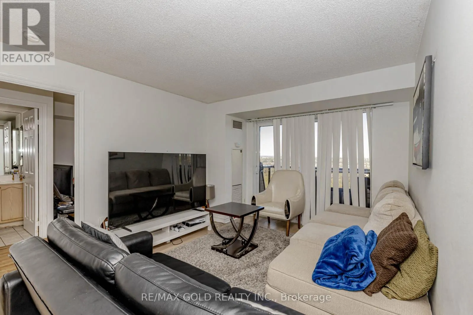 1204 - 710 HUMBERWOOD BOULEVARD