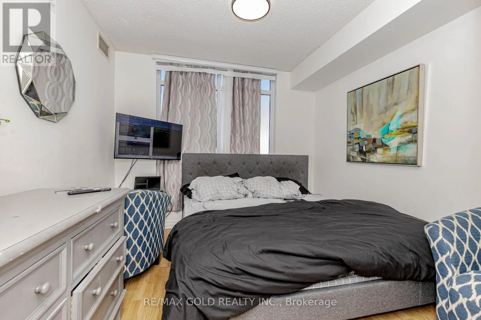 1204 - 710 HUMBERWOOD BOULEVARD