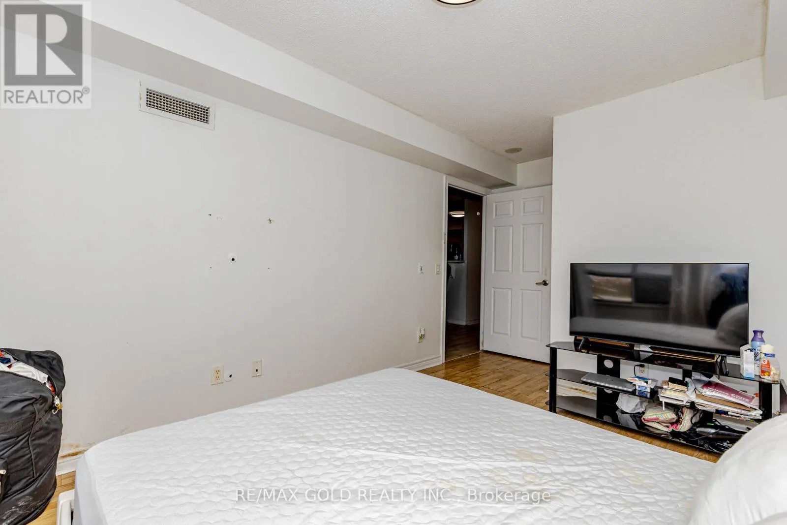 1204 - 710 HUMBERWOOD BOULEVARD