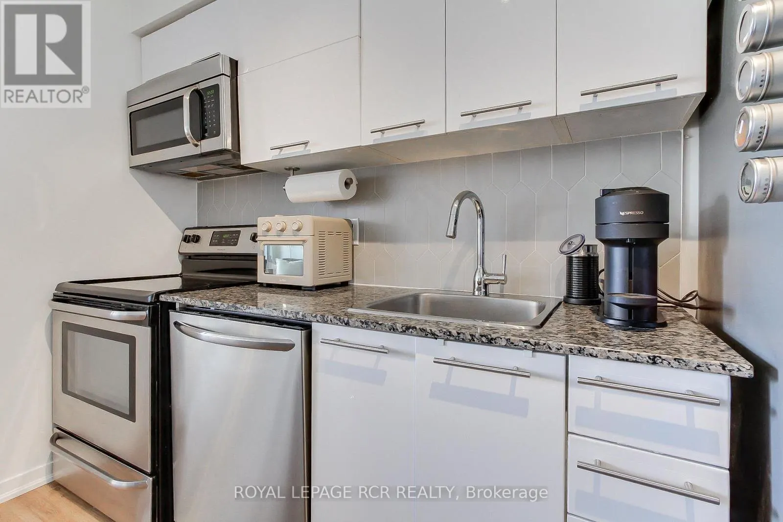 623 - 38 JOE SHUSTER WAY