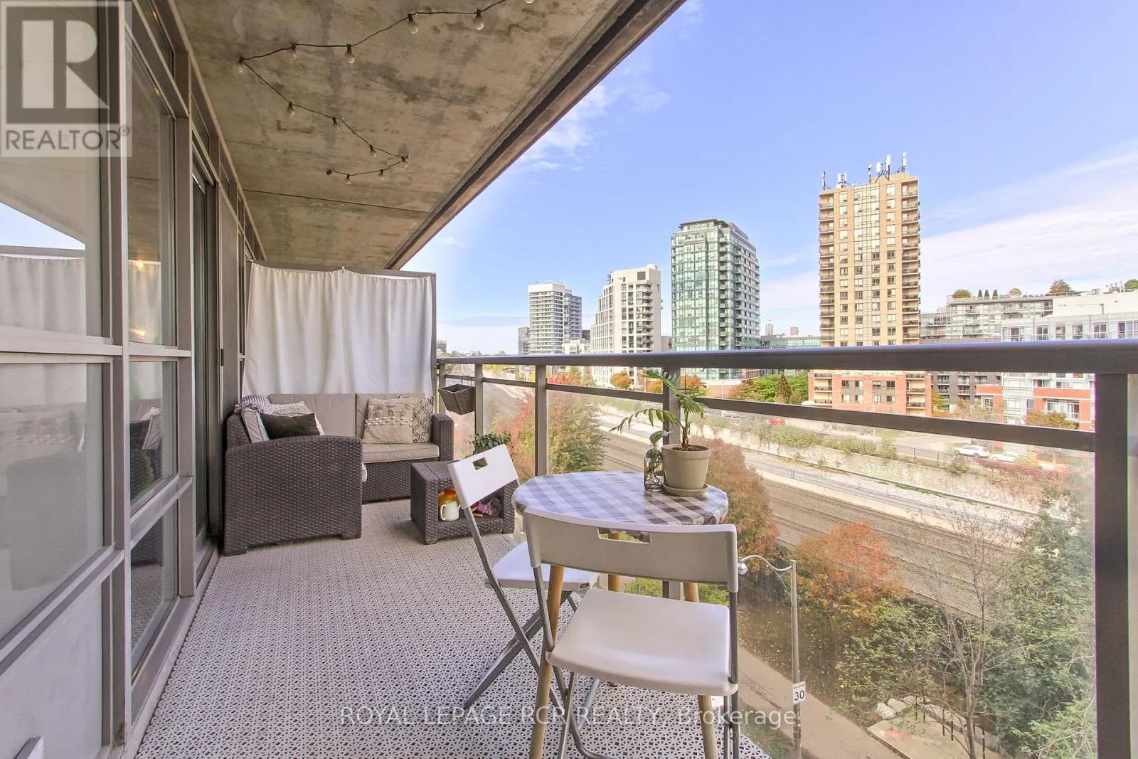623 - 38 JOE SHUSTER WAY