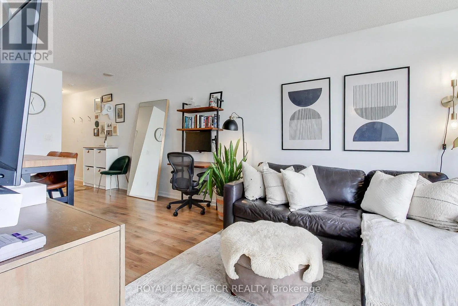 623 - 38 JOE SHUSTER WAY