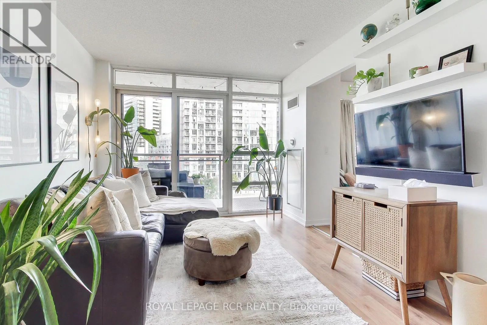 623 - 38 JOE SHUSTER WAY