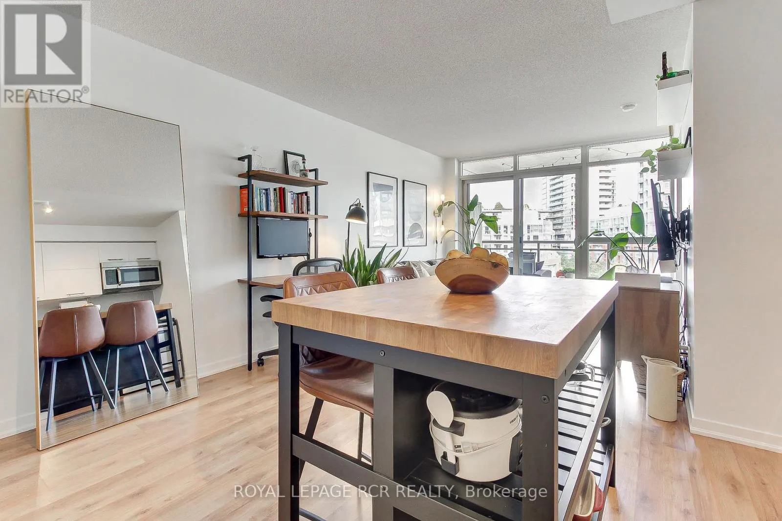 623 - 38 JOE SHUSTER WAY