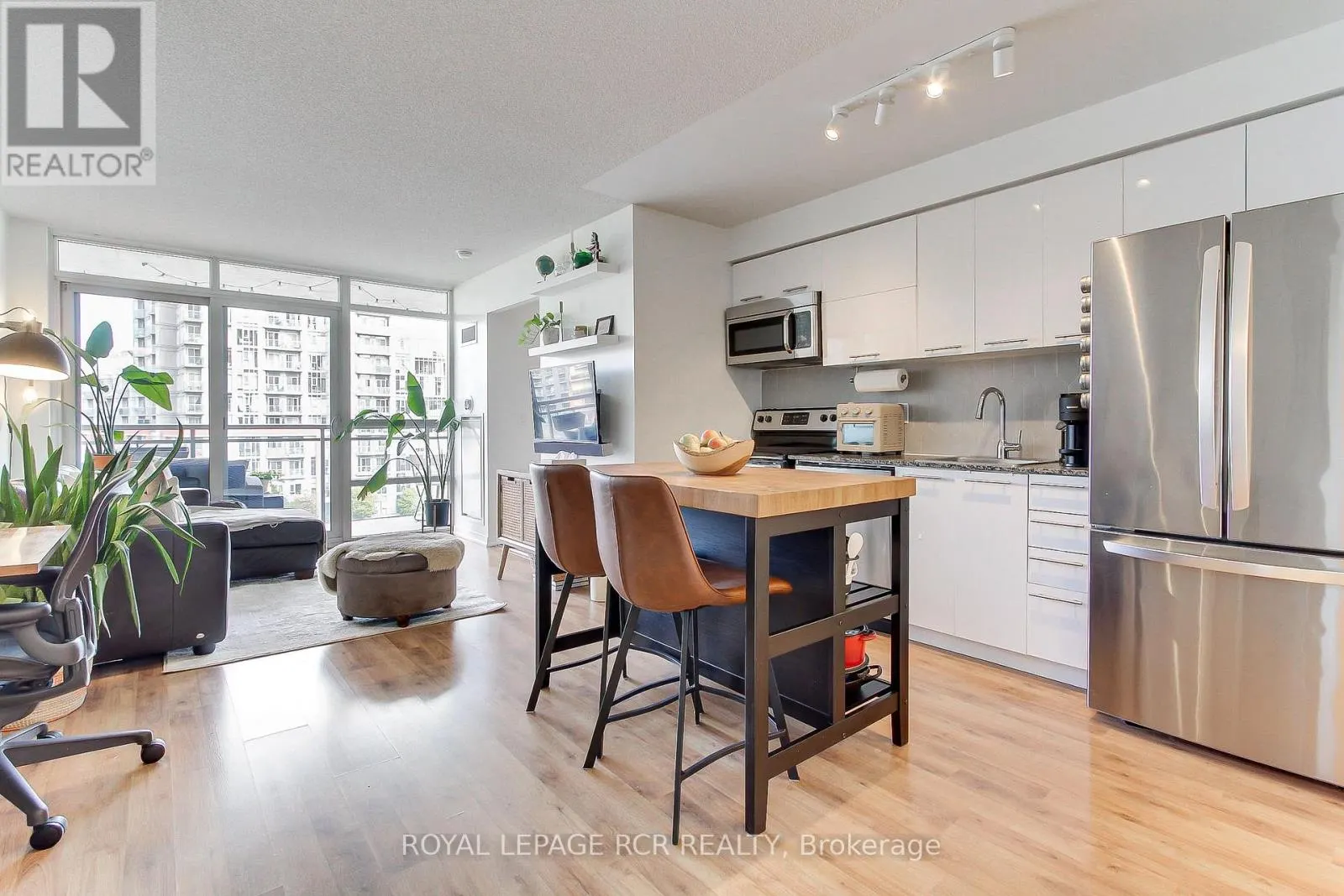 623 - 38 JOE SHUSTER WAY