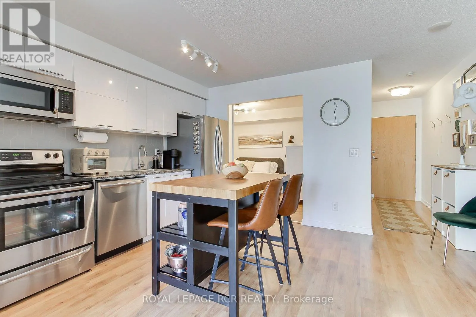 623 - 38 JOE SHUSTER WAY