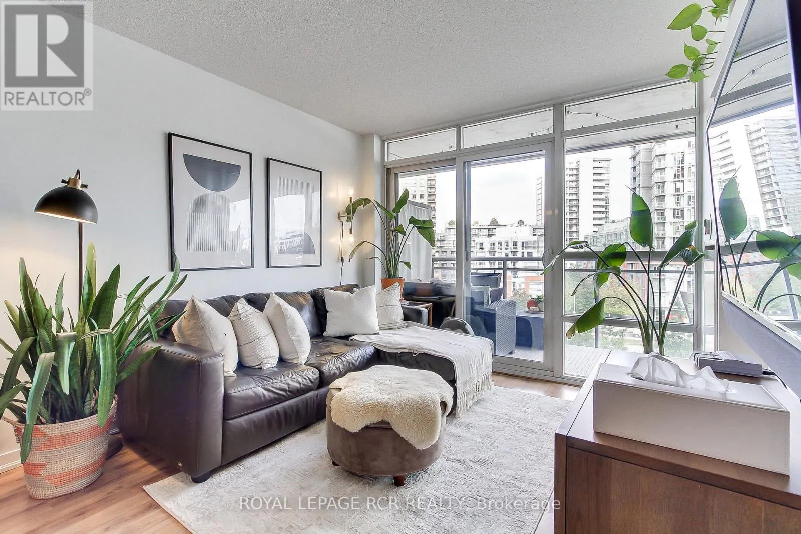 623 - 38 JOE SHUSTER WAY