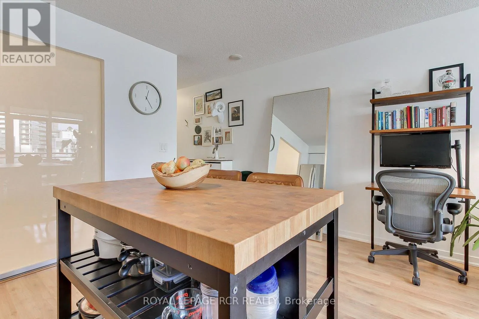 623 - 38 JOE SHUSTER WAY