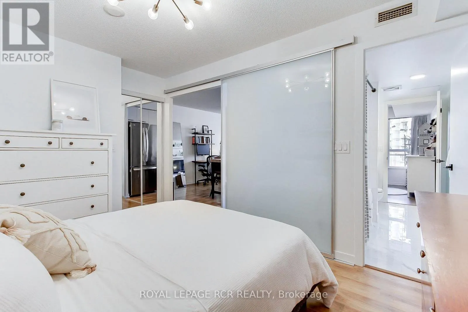 623 - 38 JOE SHUSTER WAY