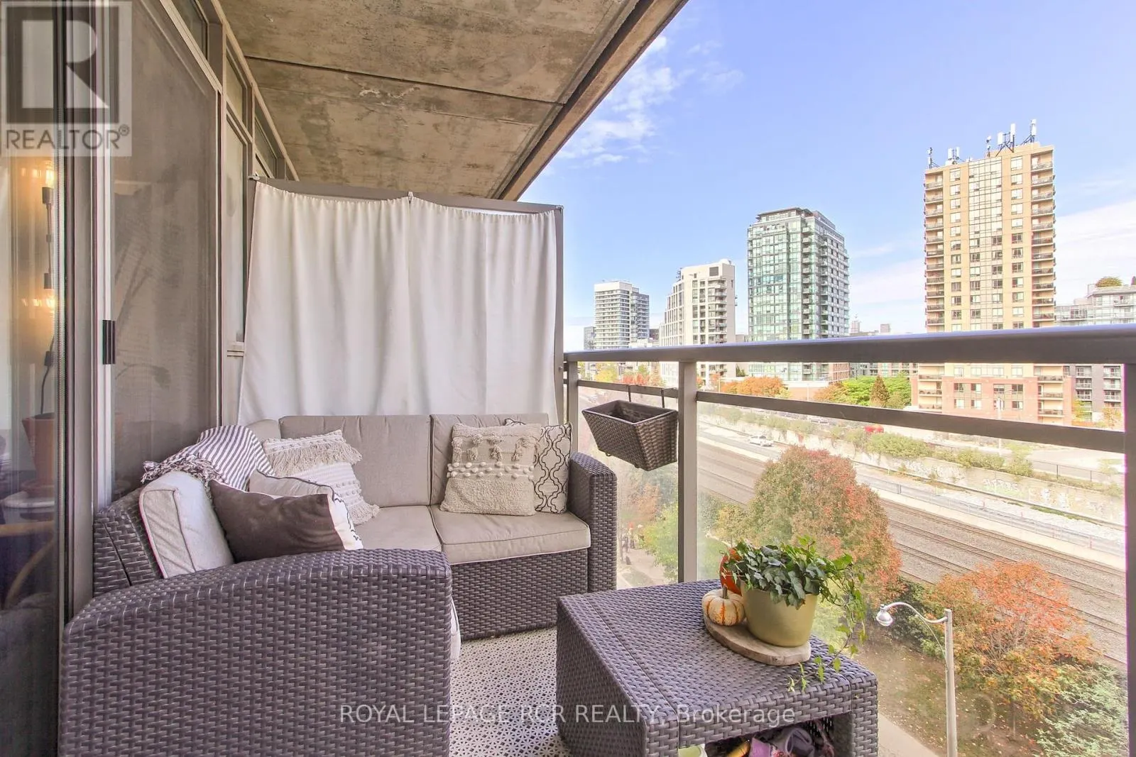 623 - 38 JOE SHUSTER WAY