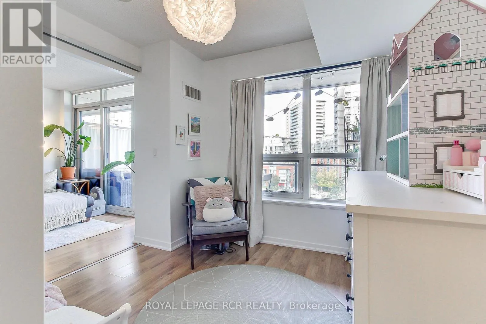 623 - 38 JOE SHUSTER WAY