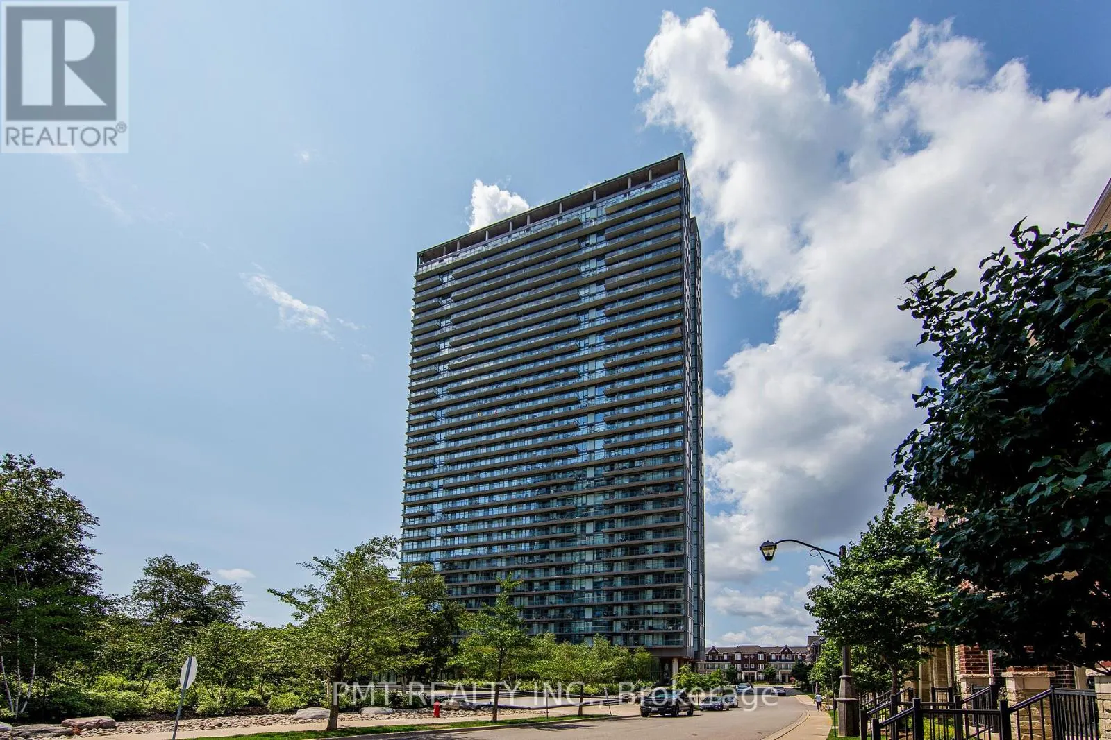 612 - 105 THE QUEENSWAY