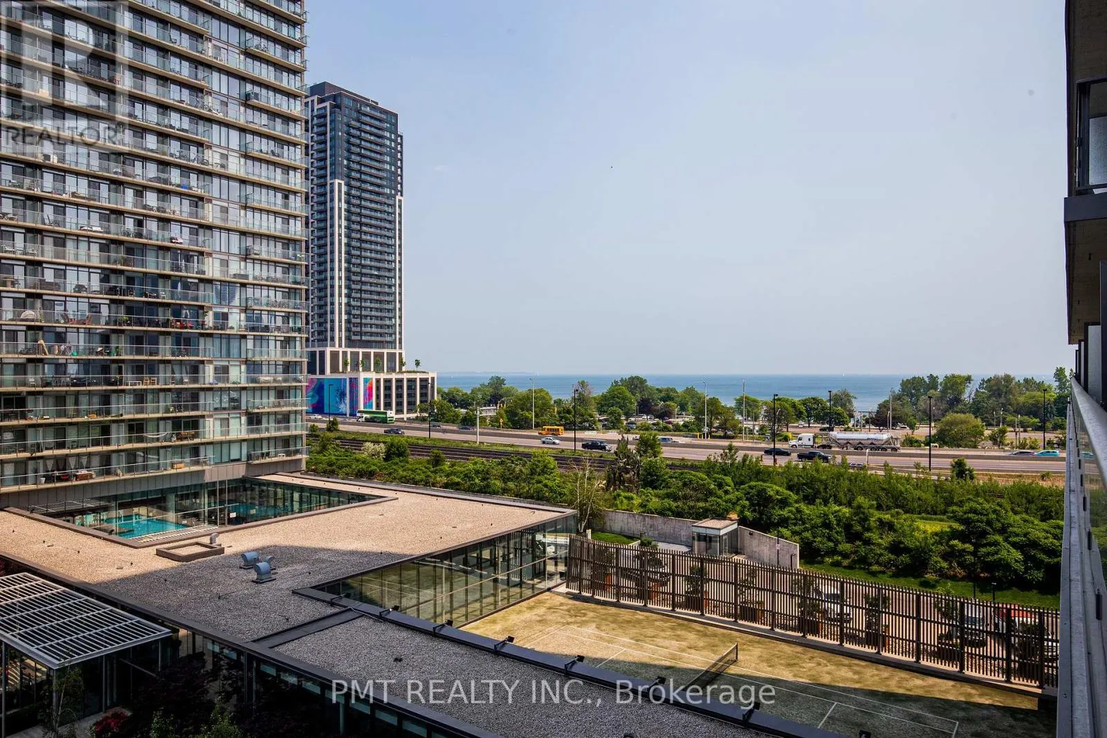 612 - 105 THE QUEENSWAY
