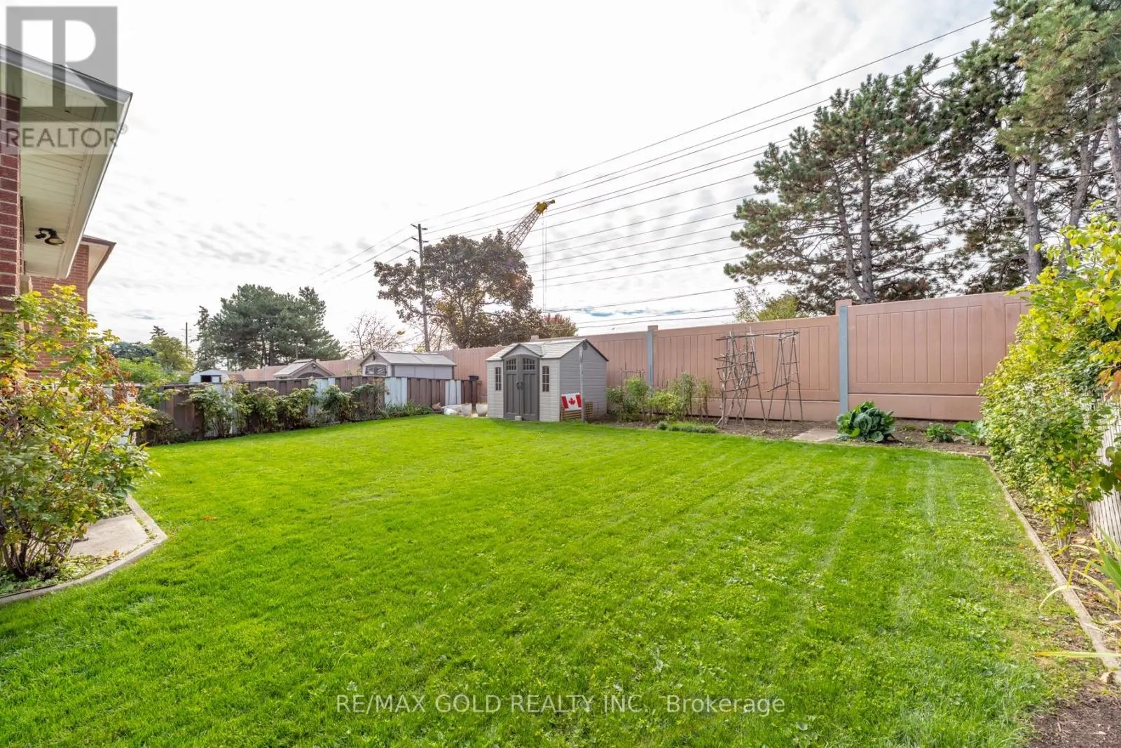 64 MALCOLM CRESCENT