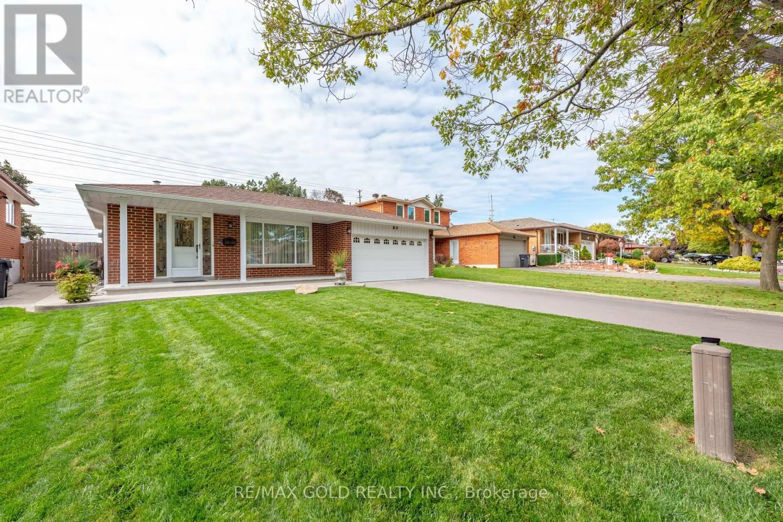 64 MALCOLM CRESCENT
