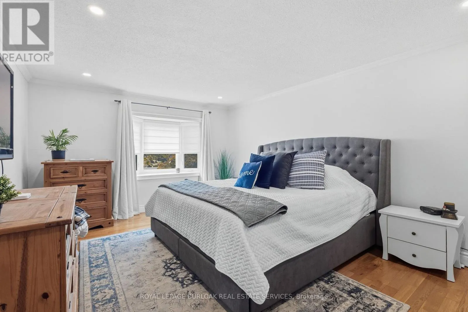 487 WHITE DRIVE